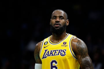 LeBron James (Los Angeles Lakers) against the Charlotte Hornets
