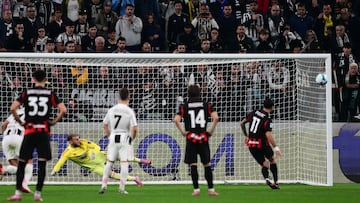 AC Milan's US forward #11 Christian Pulisic misses a penalty kick during the Italian Serie A football match between Juventus and AC Milan at The Allianz Stadium in Turin on October 5, 2025. (Photo by MARCO BERTORELLO / AFP)