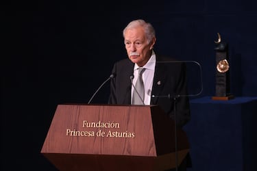 Eduardo Mendoza, Premio Princesa de Asturias de las Letras 2025, durante la ceremonia de los Premios Princesa de Asturias 2025 celebrados en el Teatro Campoamor.