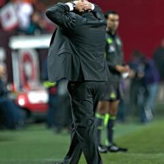 Piojo Herrera se va un partido suspendido por expulsión