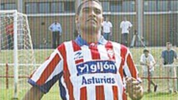 <B>REFERENTE</B>. Yago ya superó sus problemas físicos y llevará el peso defensivo desde la retaguardia.