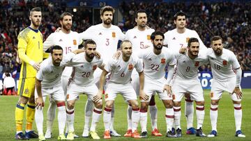 Once titular de España contra Francia: De Gea, Ramos, Piqué, Busquets, Morata; Pedro, Carvajal, Iniesta, Isco, Koke y Jordi Alba.