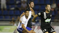 Jugadores del Albacete peleando un bal&oacute;n.