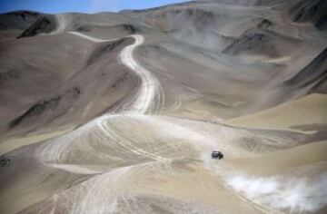 ENERO 2014. El piloto de MINI Stephane Peterhansel y su copiloto Jean Paul Cottret durante la novena etapa del Dakar 2014 entre Calama e Iquique, Chile.