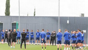 La cantera del C¨¢diz se hace fuerte en la convocatoria frente al Elche