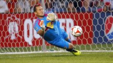 Luis Robles.