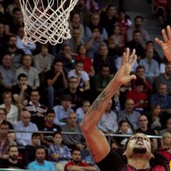 Un Casademont extraordinario rinde al Barcelona de Mirotic