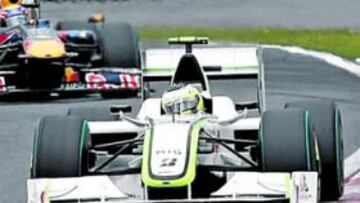 <b>ENFADO. </b>Barrichello comenzó delante de Vettel, pero terminó lejos.