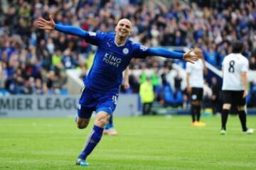 Cambiasso llegó del Inter de Milan al Leicester para demostrar su vigencia y lo hizo. Fue pieza fundamental para mantenerse en la Premier.