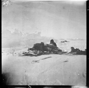 El 14 de diciembre de 1911, Roald Amundsen y su expedición, a 23 grados bajo cero, se convertían en los primeros en conquistar el Polo Sur.