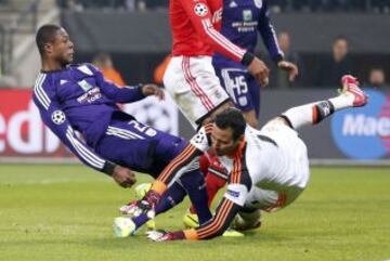 Anderlecht - Benfica  Chancel Mbemba y Artur