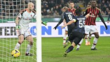 Un taconazo de Palacio da la victoria al Inter en el derbi