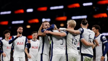 Soccer Football - Europa League - Tottenham Hotspur v AZ Alkmaar - Tottenham Hotspur Stadium, London, Britain - October 24, 2024 Tottenham Hotspur's Richarlison celebrates scoring their first goal with James Maddison Action Images via Reuters/Andrew Couldridge