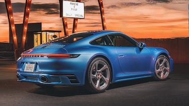 Porsche hace realidad a Sally de Cars, con un 911 Carrera único e irrepetible