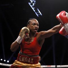 Shields aplasta a Kozin y Marshall la provoca con 'una cabezada'