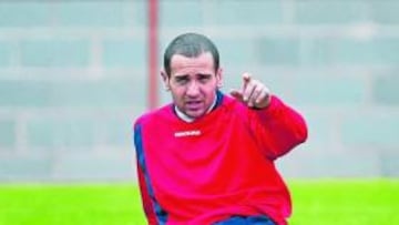 <b>DESCONSOLADO. </b>Chechu, realizando estiramientos en un entrenamiento reciente.