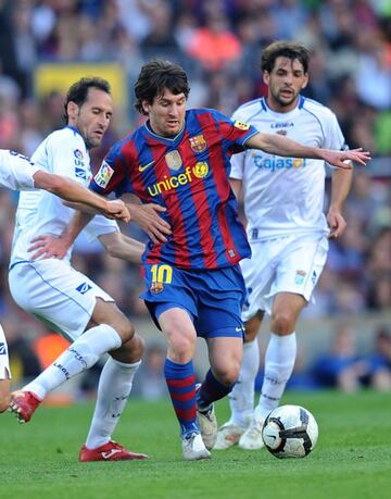 El equipo que ahora se encuentra en la cuarta categoría de España, estuvo de 2009 a 2010 en la primera división, ahí Messi jugó dos partidos vs ellos y no pudo anotar.