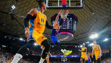 Willy Hernangómez en el partido contra el Maccabi.