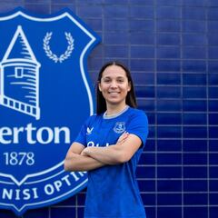 Martina renueva hasta 2026 y se marcha cedida al Everton