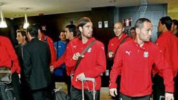 <b>NINO, AL FRENTE. </b>La expedición del Tenerife llegó ayer a Gran Canaria con su máximo artillero como principal reclamo. El almeriense tiene ganas de liarla esta tarde pese a que estará muy vigilado.