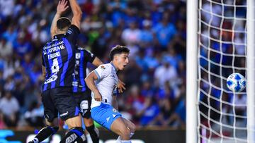 Lorenzo Faravelli of Cruz Azul during the 5th round match between Queretaro and Cruz Azul as part of the Liga BBVA MX, Torneo Apertura 2024 at La Corregidora Stadium on August 23, 2024 in Santiago de Queretaro, Mexico.