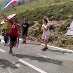 Pura emoción en el Tourmalet: el encuentro de Amador con su familia grabado por su madre