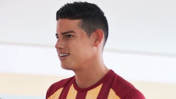 James Rodríguez luce la camiseta de Deportes Tolima.