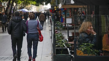 Vida diaria en Santiago centro. Las callles y paseos se registran libres