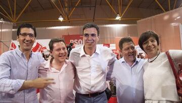 16/05/2015 Gemelos Page.

El candidato del PSOE a la Presidencia de Castilla-La Mancha, Emiliano García-Page, se ha llevado a su hermano gemelo, Javier García-Page, al mitin celebrado en Alcázar de San Juan (Ciudad Real), porque, según ha bromeado, "Pedro es tan grande que necesito dos", .

POLITICA ESPAÑA EUROPA CASTILLA-LA MANCHA
