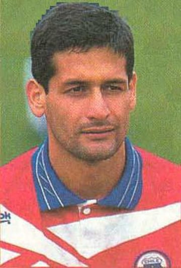 Pudo ser parte del torneo de 1985, pero como defensa central el DT Bernardo Bello citó a Marcelo Gutiérrez de la UC.