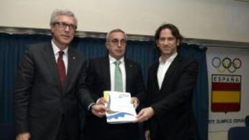 Josep F&eacute;lix Ballesteros, Alejandro Blanco y Ram&oacute;n Cuadrat, en el COE.