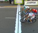 Geniez se cuela en el duelo Pinot-Nibali y les bate al sprint