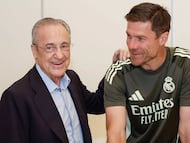 Florentino Pérez y Xabi Alonso, durante la concentración del Real Madrid en Palm Beach (Florida, Estados Unidos).