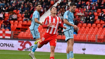 Arribas, lamentándose tras una acción durante el Almería - Osasuna.