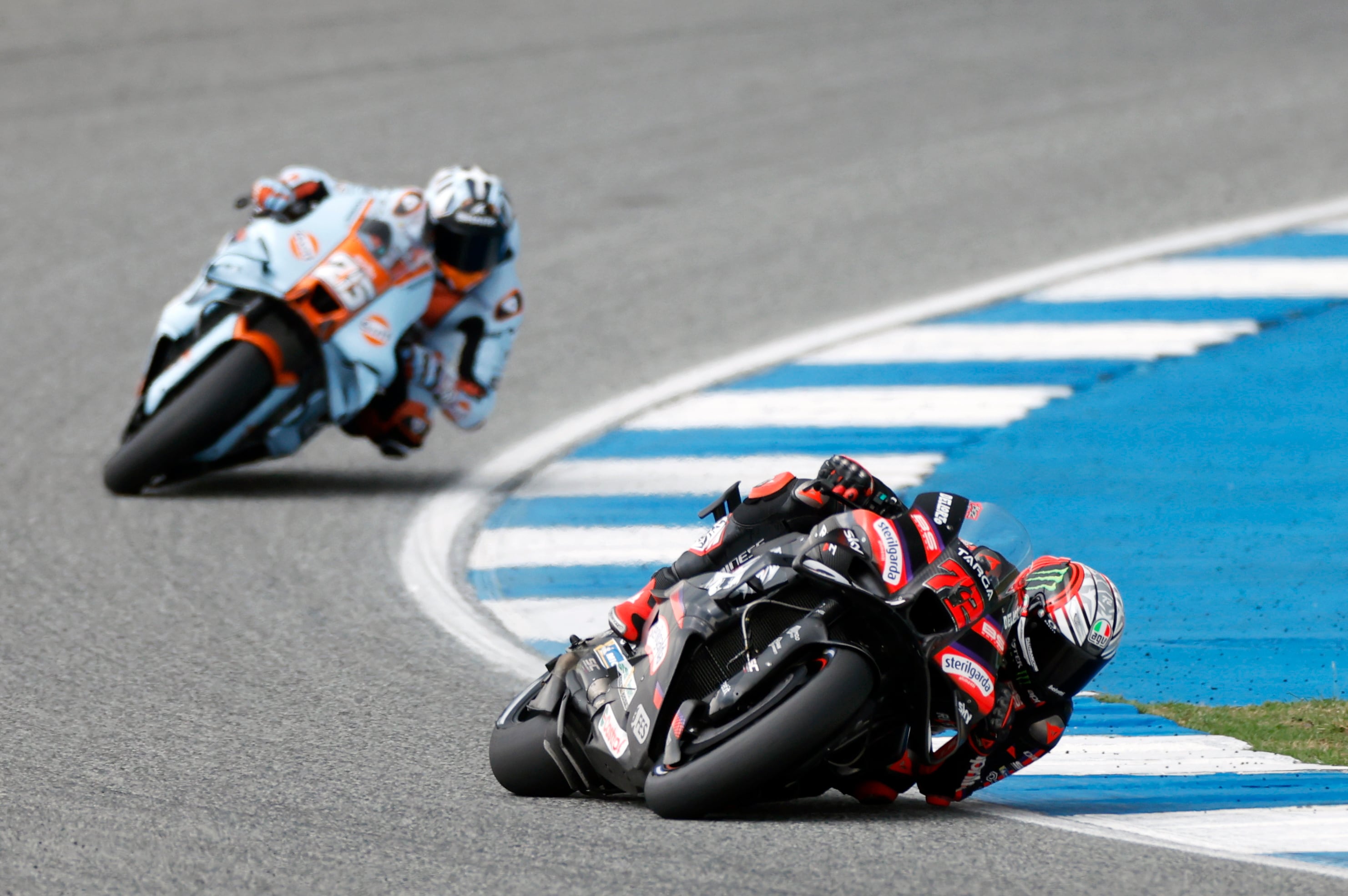 Bezzecchi por delante de Fernández en Buriram.