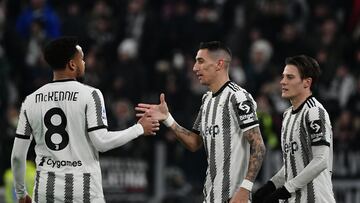 Juventus' Argentinian forward Angel Di Maria (C) celebrates with Juventus' US midfielder Weston McKennie (L) after scoring a penalty kick for his team's first goal  during the Italian Serie A football match between Juventus and Atalanta at the Juventus Stadium in Turin, on January 22, 2023. (Photo by Isabella BONOTTO / AFP)