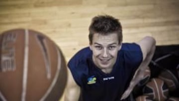 Spencer Nelson es un buen defensor y tirador.