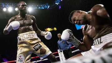 Deontay Wilder noquea a Luis Ortiz durante su combate de revancha.