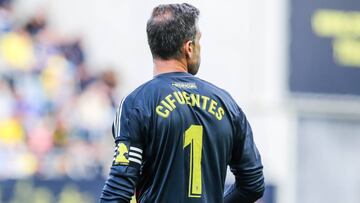 19/05/19 PARTIDO SEGUNDA DIVISION
CADIZ - OSASUNA
HOMENAJE A JUAN CARLOS ARAGON POR PARTE DEL CAPITAN CIFUENTES CON SU BANDA