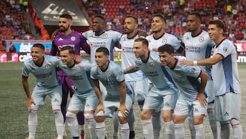 MEX341. TIJUANA (MÉXICO), 14/07/2023.- Jugadores de Cruz Azul posan hoy, durante un juego por la jornada 3 del torneo Apertura 2023 de la Liga MX entre Tijuana y Cruz Azul, en el estadio  Caliente, en Tijuana (México). EFE/ Alejandro Zepeda
