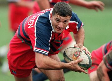 Fue un jugador de rugby sudafricano, presente en uno de los éxitos de la historia de la selección sudafricana. En 1995, en su primera participación en el Mundial, consiguieron ganarlo jugando seis partidos. Llegó a disputar dos mundiales más, aunque no con tanto éxito. Falleció en 2017 a los 45 años.