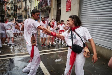 Luis Sabalza, presidente de Osasuna, lanzó el chupinazo de estos San Fermines dando inicio a una de las mayores fiestas del panorama nacional. La Plaza del Ayutamiento de Pamplona se llenó hasta la bandera.