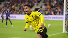 AME1410. CINCINNATI (ESTADOS UNIDOS), 02/12/2023.- Cucho Hernández del Columbus Crew celebra el gol de la victoria en la prórroga contra el FC Cincinnati durante el partido final de la Conferencia Este de la Major League Soccer en el TQL Stadium de Cincinnati, hoy en el estadio TQL de Cincinnati, Ohio (EE. UU.). EFE/ Mark Lyons
