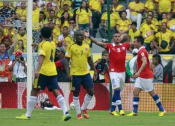 Colombia empezó perdiendo 3-0 en el primer tiempo, tras un gol de Vidal y un doblete de Alexis Sánchez.

