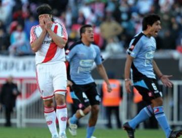 El descenso de River Plate y las lagrimas de Pavone quien falló un penal.