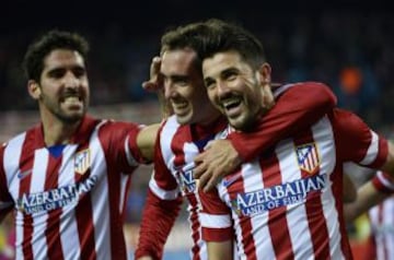 Villa celebra el tanto que adelantó a los Atléticos. 1-0.