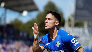 Martín Satriano celebra un gol con el Getafe.