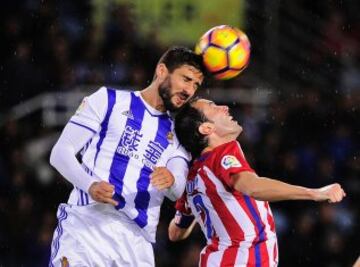 Raúl Navas y Diego Godín.