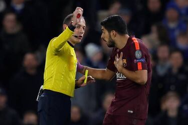 Luis Suárez denied penalty, booked for protesting