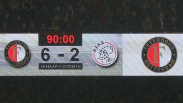 El Ajax recibió seis goles en el Clásico de Holanda contra el Feyenoord.